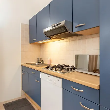 Free Parking - Retreat In Apartment